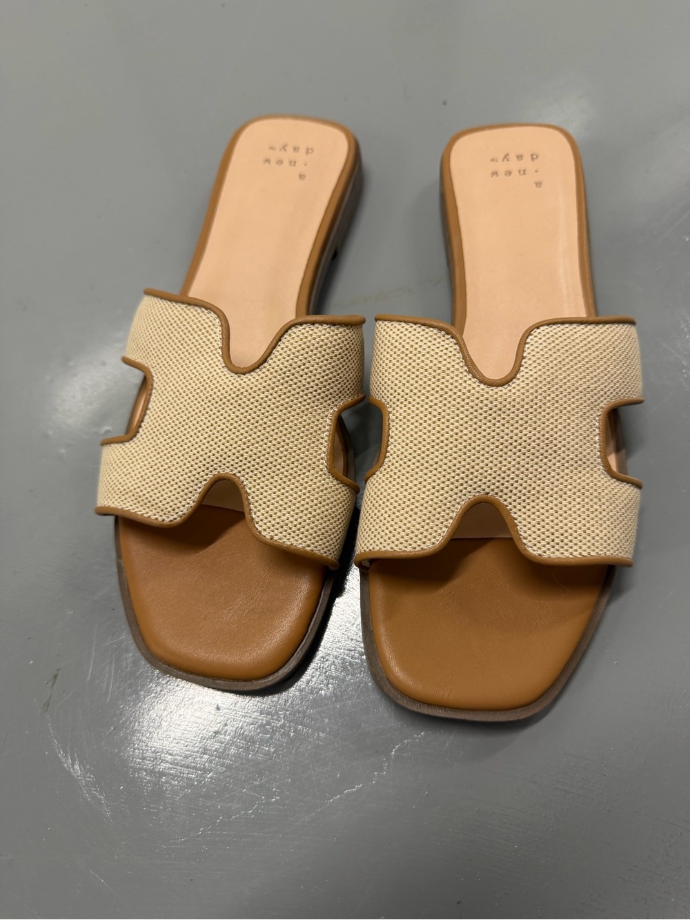 A new day Beige and Tan Open-Toe Slide Mules